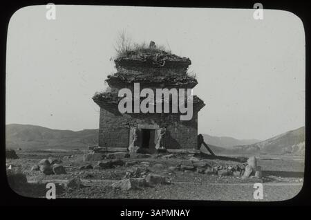 Dieses Foto von Gertrude Bass Warner aus dem Jahr 1911 zeigt eine Szene in Kyungju, Korea, die die lokale Kultur und Architektur der Region während des frühen 20. Jahrhunderts feststellt. Stockfoto
