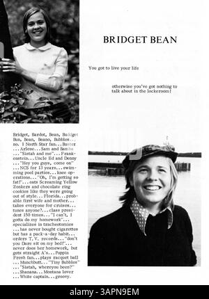 Die Ausgabe 1974 des Northrop Collegiate Tatler Yearbook dokumentiert die Schüler, Lehrer, Leichtathletik, Vereine und Schlüsselveranstaltungen des Schuljahres 1973-1974 und betont die afroamerikanische Geschichte. Stockfoto