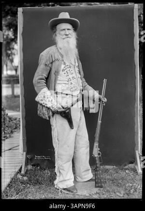 Lee Moorhouse Porträt von Joaquin Miller, einem prominenten Dichter und Schriftsteller, auf einer historischen Fotografie aus dem frühen 20. Jahrhundert. Stockfoto