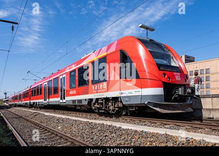vareo Alstom Coradia LINT 81 am Bahnhof Köln Messe/Deutz Stockfoto