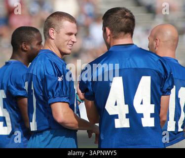 18. August 2011: Indianapolis Colts Tight End Dallas Clark (44) spricht mit dem Indianapolis Colts Wide Receiver Austin Collie (17) während des Indianapolis Colts Trainingslagers an der Anderson University in Anderson. (Bild: © Pat Lovell/Cal Sport Media/ZUMAPRESS.com) Stockfoto