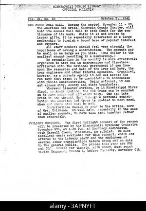 Dieses wöchentliche Bulletin der Minneapolis Public Library 1941 enthält interne Updates und Mitteilungen für Bibliotheksangestellte. Stockfoto