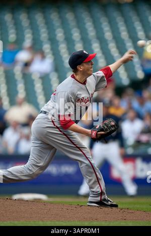 Mai 2011 - Milwaukee, WI. Miller Park. Washington Nationals starten Pitcher Tom Gorzelanny #32 Pitcher für 5 Innings und gaben 6 Runs von 8 Hits an die Milwaukee Brewers heute Abend. Milwaukee Brewers gewann die Washington Nationals 11-3. Mike McGinnis / CSM(Credit Image: © Mike McGinnis/Cal Sport Media/ZUMAPRESS.com) Stockfoto