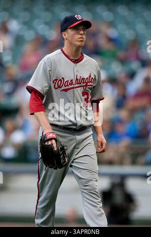 Mai 2011 - Milwaukee, WI. Miller Park. Washington Nationals starten Pitcher Tom Gorzelanny #32 Pitcher für 5 Innings und gaben 6 Runs von 8 Hits an die Milwaukee Brewers heute Abend. Milwaukee Brewers gewann die Washington Nationals 11-3. Mike McGinnis / CSM(Credit Image: © Mike McGinnis/Cal Sport Media/ZUMAPRESS.com) Stockfoto