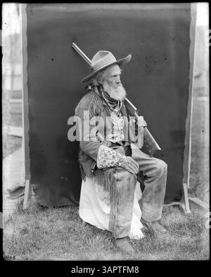 Ein abendfüllendes Porträt von Ezra Meeker, aufgenommen von Lee Moorhouse, das das Motiv in stehender Pose zeigt. Stockfoto