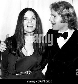 Januar 2011 - ALI MACGRAW UND RYAN O'NEAL.1971.#7915.Â / ALIMACGRAWRETRO(Bild: © Globe Photos/ZUMAPRESS.com) Stockfoto