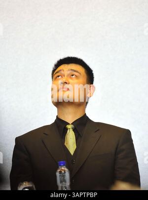 20. Juli 2011; Shanghai, CHINA; chinesischer Basketballspieler Yao Ming während seiner Pressekonferenz kündigte seinen Rücktritt aus dem Basketball an. (Bild: © Zhouyong Che/Osports via ZUMA Wire) Stockfoto