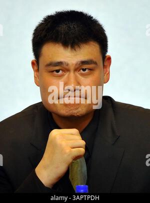 20. Juli 2011; Shanghai, CHINA; chinesischer Basketballspieler Yao Ming während seiner Pressekonferenz kündigte seinen Rücktritt aus dem Basketball an. (Bild: © Zhouyong Che/Osports via ZUMA Wire) Stockfoto