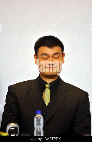 20. Juli 2011; Shanghai, CHINA; chinesischer Basketballspieler Yao Ming während seiner Pressekonferenz kündigte seinen Rücktritt aus dem Basketball an. (Bild: © Zhouyong Che/Osports via ZUMA Wire) Stockfoto