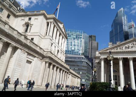 London, Großbritannien. April 2025. Die Bank of England in der City of London. Nachdem die Inflationsraten als niedriger als erwartet gemeldet wurden, wird die Bank unter Druck gesetzt, die Zinssätze zu senken. Die Nachricht gibt auch der Kanzlerin Rachel Reeves und der Labour-Regierung Hoffnung, dass ihre politischen Entscheidungen beginnen, Früchte zu tragen. Quelle: Anna Watson/Alamy Live News Stockfoto