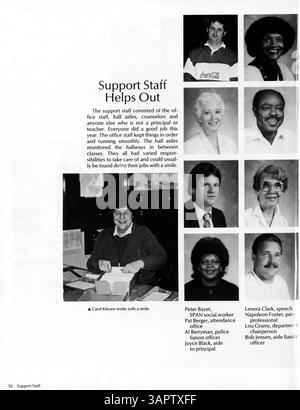 Diese Ausgabe des Jahrbuchs Visions von der Patrick Henry High School 1987 fasst die Schüler, Lehrer, Vereine, Leichtathletik und Veranstaltungen des Schuljahres 1986-1987 zusammen und dokumentiert die wichtigsten Höhepunkte des Jahres. Stockfoto