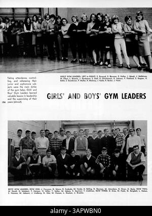 Das Sagamore '66 Yearbook der Roosevelt High School bietet einen umfassenden Einblick in das Schuljahr 1965-1966 und dokumentiert das Leben der Schüler, die Leichtathletik, akademische Leistungen und die Geschichte der afroamerikanischen Geschichte. Stockfoto