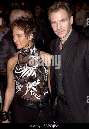 Januar 2011 - K26485JKRON SD0930.''RED DRAGON'' PREMIERE IM ZIEGFELD THEATER , NEW YORK CITY . JOHN KRONDES/2002.FRANCESCA ANNIS & RALPH FIENNES(Bild: © Globe Photos/ZUMAPRESS.com) Stockfoto