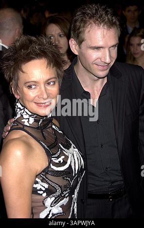 Januar 2011 - K26485JKRON SD0930.''RED DRAGON'' PREMIERE IM ZIEGFELD THEATER , NEW YORK CITY . JOHN KRONDES/2002.FRANCESCA ANNIS & RALPH FIENNES(Bild: © Globe Photos/ZUMAPRESS.com) Stockfoto