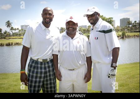 Juli 2011: Aventura, Florida, USA S - ehemaliger NBA-Spieler ALONZO MOURNING, CNN-KOMMENTATOR ROLAND S. MARTIN und ehemaliger NFL-Spieler LEMAR THOMAS beim 15. Jährlichen Charity Weekend Golf Turnier von Zo. (Bild: © Michele Eve Sandberg/ZUMAPRESS.com) Stockfoto