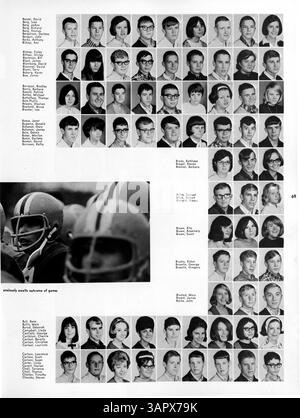 Das Sagamore '66 Jahrbuch der Roosevelt High School dokumentiert das Schuljahr 1965-1966 und betont die Aktivitäten der Schüler, sportliche Leistungen, Lehrerporträts und den Einfluss der afroamerikanischen Geschichte auf die Schulgemeinschaft. Stockfoto