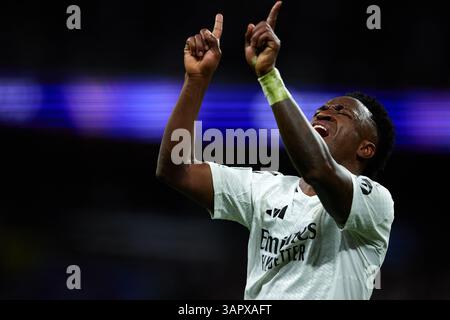 MADRID, SPANIEN - 16. APRIL: Vinicius Junior von Real Madrid im Viertelfinale der UEFA Champions League 2024/25 im zweiten Leg-Spiel zwischen Real Madrid C.F. und Arsenal FC am 16. April 2025 in Madrid. (Foto: QSP) Guthaben: QSP/Alamy Live News Stockfoto
