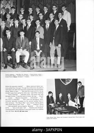 Diese Ausgabe 1967 des Blake Yearbook, Call O' Pan, beleuchtet das Schuljahr 1966-1967 mit Schülern, Clubs, Lehrern, Leichtathletik, und Schulveranstaltungen. Stockfoto