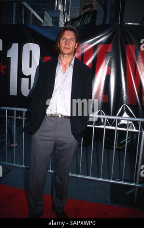 1. JANUAR 2011 - K25607PS: 17.07.2002. THE 'K-19: THE WIDOWMAKER' FILMPREMIERE IM ZIEGFELD THEATRE IN NYC. . PAUL SCHMULBACH/2002.LIAM NEESON. (Kreditbild: © Globe Photos/ZUMAPRESS.com) Stockfoto