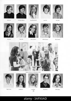 Das Jahrbuch „Mustang“ 1973 der Breck High School dokumentiert Veranstaltungen, Leichtathletik, Vereine und die Beteiligung der Lehrer während des akademischen Jahres 1972-1973. Stockfoto