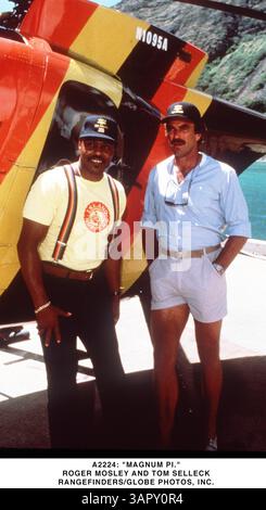 JANUAR 2011 - A2224: „MAGNUM PI.“ ROGER MOSLEY UND TOM SELLECK. 1980(Bild: © Globe Photos/ZUMAPRESS.com) Stockfoto