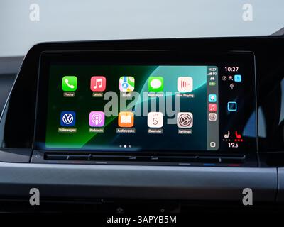 Apple CarPlay auf einem Infotainment-Bildschirm Stockfoto