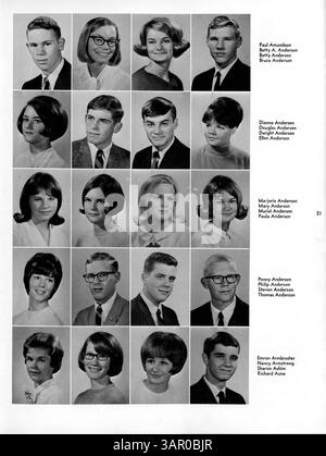 Das Roosevelt High School Yearbook, Sagamore '66, für das akademische Jahr 1965-1966, beleuchtet die Leistungen der Schüler, sportliche Leistungen, Schulclubs, Beiträge der Lehrkräfte und die Geschichte der afroamerikanischen Zeit. Stockfoto