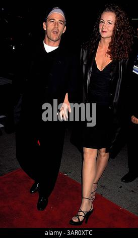 JANUAR 2011 - K137225LR.PLEASANTVILLE PREMIERE IM MANNS NATIONAL THEATRE LOS ANGELES CA. 19.10.1998. LISA ROSE/ 1996.LUKE MINNIE PERRY(Bild: © Globe Photos/ZUMAPRESS.com) Stockfoto