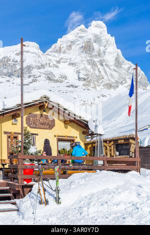 BREUIL-CERVINIA, ITALIEN - 13. DEZEMBER 2024. Blick auf Monte Cervino (Matterhorn) Breuil-Cervinia, Aostatal. Stockfoto