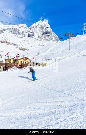BREUIL-CERVINIA, ITALIEN - 13. DEZEMBER 2024. Blick auf Monte Cervino (Matterhorn) Breuil-Cervinia, Aostatal. Stockfoto