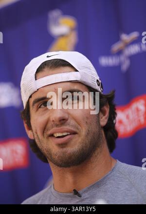 31. Juli 2011 – Mankato, MN, USA – Minnesota Vikings erster Draft Pick Christian Ponder sprach am Sonntag, 31. Juli 2011 mit Reportern in Mankato, Minnesota. (Bild: © Jeff Wheeler/Minneapolis Star Tribune/MCT/ZUMAPRESS.com) Stockfoto