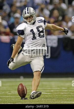 31. Juli 2011 – San Antonio, Texas, USA – David Buehler, Kicker der Dallas Cowboys, besucht das Team-Training im Alamo Dome in San Antonio, Texas, Sonntag, 31. Juli 2011. (Bild: © Paul Moseley/Fort Worth Star-Telegram/MCT/ZUMAPRESS.com) Stockfoto