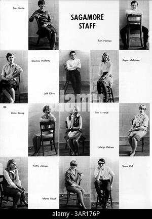 Die 1966 erschienene Ausgabe des Roosevelt Yearbook, Sagamore, fängt das Wesen des Schuljahres 1965-1966 ein und konzentriert sich auf das Schülerleben, die Beiträge von Lehrern, Leichtathletik und Clubs. Gleichzeitig wird die Rolle der afroamerikanischen Geschichte bei der Gestaltung des Schulumfelds hervorgehoben. Stockfoto