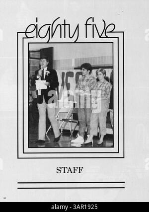 Dieses Jahrbuch der St. Anthony Village High School, „Eighty Five Villager“, 1985, beleuchtet das Studentenleben, sportliche Teams, Clubs, und Veranstaltungen aus dem Schuljahr 1984-1985. Stockfoto