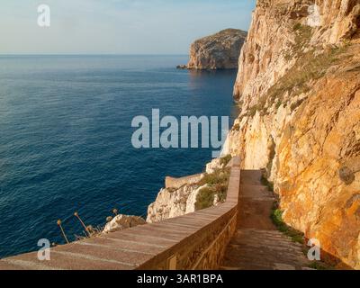 Treppenhöhle der Neptungrotte in Alghero, Capo Caccia in Sardinien italien Stockfoto