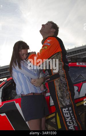 FORT WORTH, TX - 09. April 2011: Jamie McMurray (1) vor dem Start des Samsung Mobile 500 Rennens auf dem Texas Motor Speedway in Fort Worth, TX. (Kreditbild: © ASP/Cal Sport Media/ZUMAPRESS.com) Stockfoto