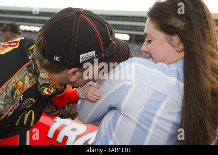 FORT WORTH, TX - 09. April 2011: Jamie McMurray (1) vor dem Start des Samsung Mobile 500 Rennens auf dem Texas Motor Speedway in Fort Worth, TX. (Kreditbild: © ASP/Cal Sport Media/ZUMAPRESS.com) Stockfoto