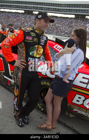 FORT WORTH, TX - 09. April 2011: Jamie McMurray (1) vor dem Start des Samsung Mobile 500 Rennens auf dem Texas Motor Speedway in Fort Worth, TX. (Kreditbild: © ASP/Cal Sport Media/ZUMAPRESS.com) Stockfoto
