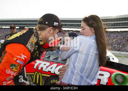 FORT WORTH, TX - 09. April 2011: Jamie McMurray (1) vor dem Start des Samsung Mobile 500 Rennens auf dem Texas Motor Speedway in Fort Worth, TX. (Kreditbild: © ASP/Cal Sport Media/ZUMAPRESS.com) Stockfoto