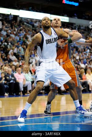 10. April 2011: Dallas Mavericks Center Tyson Chandler #6 während eines NBA-Spiels zwischen den Phoenix Suns und den Dallas Mavericks im American Airlines Center in Dallas besiegte TX Dallas Phoenix 115–90 (Foto: © Albert Pena/Cal Sport Media/ZUMAPRESS.com) Stockfoto