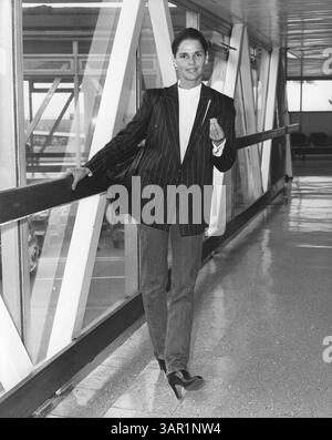 22. April 2011 - ALI MACGRAW am Flughafen in London. (Kreditbild: © Globe Photos/ZUMAPRESS.com) Stockfoto