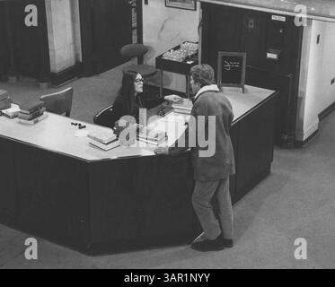 22. April 2011 - ALI MACGRAW mit Ryan O'Neal. Love Story ''. Bereitgestellt von Photos, inc (Kreditbild: © Globe Photos/ZUMAPRESS.com) Stockfoto