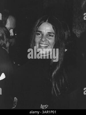 April 2011 - ALI MACGRAW. (Kreditbild: © Globe Photos/ZUMAPRESS.com) Stockfoto