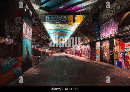 Leake Street Arches Graffiti Tunnel mit lebendiger Street Art in London Stockfoto