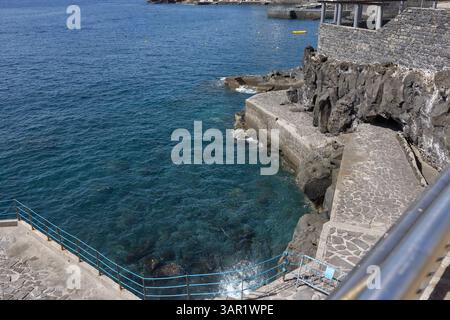 Natürliche Pools im Lido-Gebiet der Stadt ​​Funchal. Insel Madeira, Portugal Stockfoto