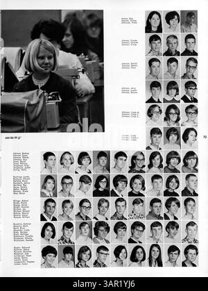Das Sagamore '66 Yearbook der Roosevelt High School dokumentiert das Schuljahr 1965-1966 und konzentriert sich auf das Schülerleben, die Lehrkräfte, Sportveranstaltungen, Clubs und die afroamerikanische Geschichte innerhalb der Schulgemeinschaft. Stockfoto