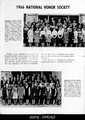 Das Sagamore '66 Jahrbuch der Roosevelt High School dokumentiert das Schuljahr 1965-1966 und dokumentiert das Leben der Schüler, sportliche Leistungen, die Teilnahme an der Fakultät, Clubs, und afroamerikanische Geschichtsbeiträge. Stockfoto