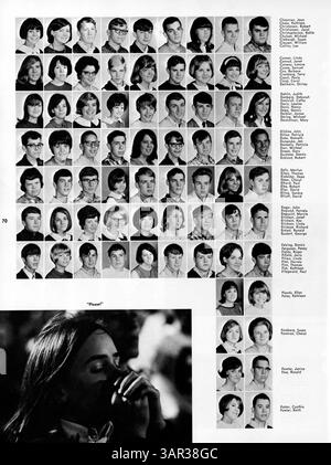 Die Ausgabe 1966 des Sagamore Yearbook der Roosevelt High School dokumentiert das Schuljahr und konzentriert sich auf die Aktivitäten der Schüler, akademische Leistungen, Vereine, Leichtathletik und die Rolle der afroamerikanischen Geschichte in der Gemeinschaft. Stockfoto