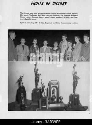 Das Jahrbuch 1945 der Patrick Henry High School dokumentiert das Leben der Schüler, die Leichtathletik, die Vereine und die wichtigsten Schulveranstaltungen des akademischen Jahres 1944-1945. Stockfoto