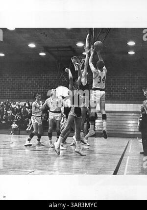 Das Bisbila Yearbook 1968 der University High School dokumentiert Schüler, Lehrer, Vereine, Leichtathletik und Veranstaltungen des Schuljahres 1967-1968 mit einem Schwerpunkt auf afroamerikanischer Geschichte. Stockfoto